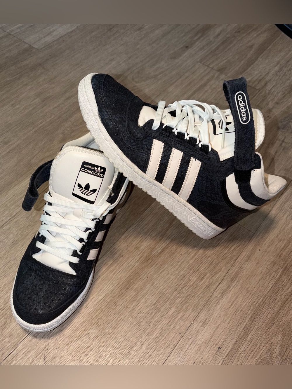 Adidas Concord Men’s High-Top Sneakers in Navy, Black, and White size 8